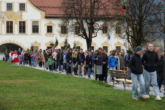 Festlicher Auftakt in die Karwoche: Palmprozession in Stams
