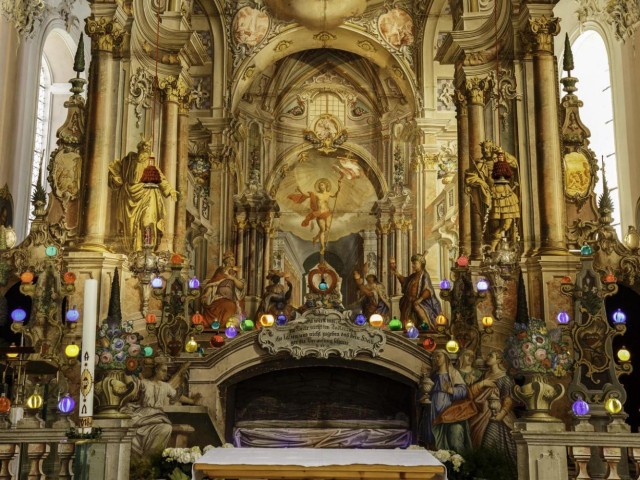 Barockes Ostergrab in neuer Strahlkraft