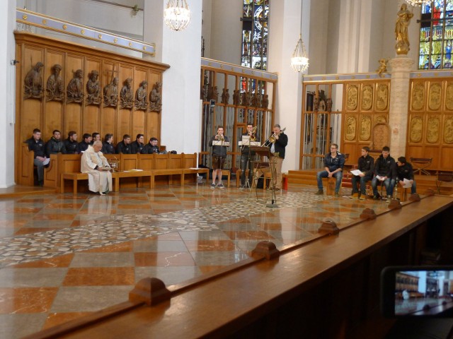 50 Zimmerer-Lehrlinge begingen Berufsschulabschluss im Münchener Dom