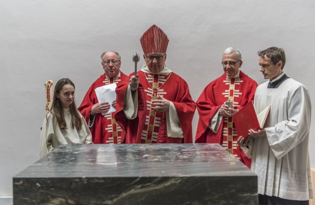 Bischof Glettler weihte neuen Altar im Bildungshaus St. Michael