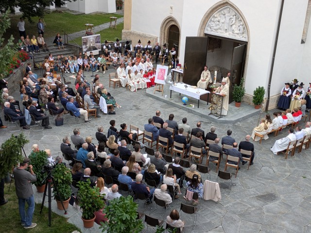 Bischof Hermann: "Heute dem Frieden dienen"
