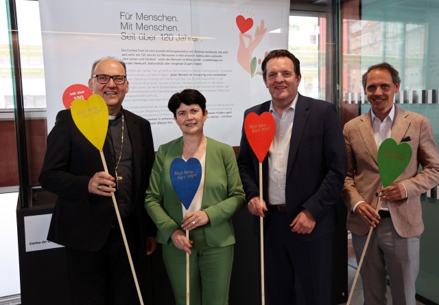 Caritas-Ausstellung am Hauptbahnhof wurde eröffnet