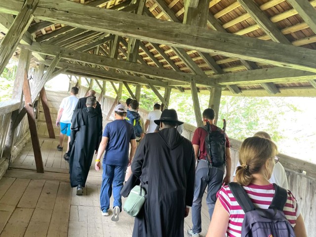 Dem Frieden dienen: Weg der Erinnerung und Hoffnung