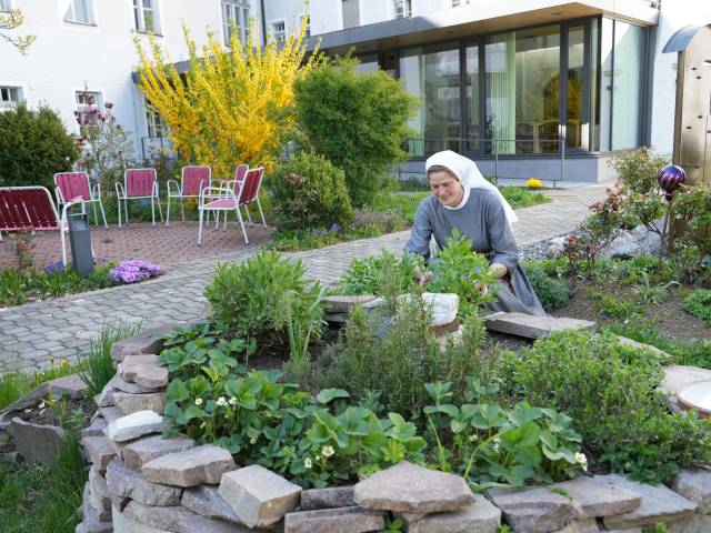 Kindergarten und Orden – Vater und Priesterseminar