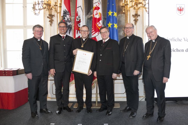 Land Tirol ehrt Bischofsvikar Jakob Bürgler