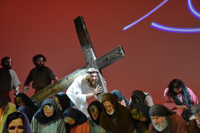 Mit Generalvikar Huber zu den Erler Passionsspielen.