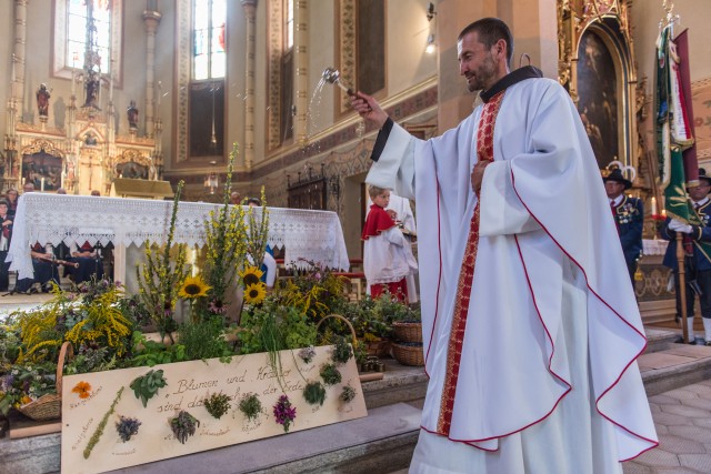 Traditionelle Kräutermesse in Untermieming