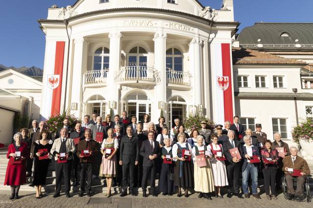 Verdienstkreuze für kirchliches und soziales Engagement