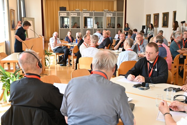 Vatikan veröffentlicht Fahrplan für Weltsynode bis 2028