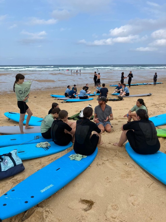 „Surf & Pray“ – eine Sommereise zwischen Wellen, Wind und Geistkraft
