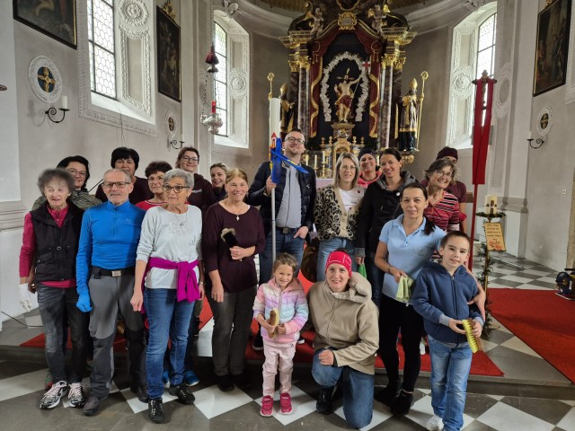 Frühjahrsputz in der Pfarrkirche Hippach