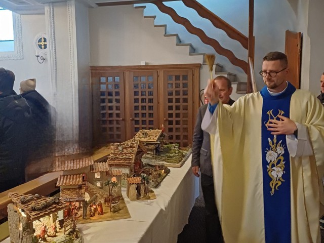 Segnung der Krippen in der Pfarre Hippach
