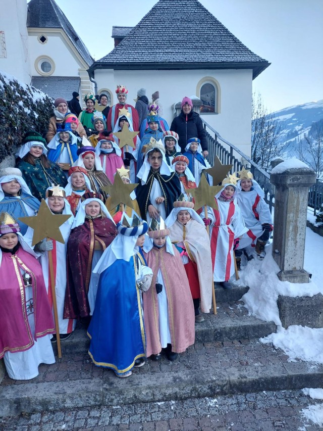 Auch in Hippach und Schwendau waren am 04.01. die Sternsinger unterwegs.